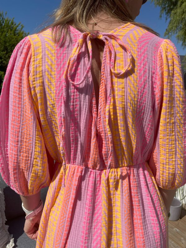 Robe Emilia geometrique rose – Image 3